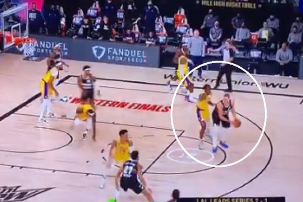 ODAKLE GA IZVUČE?! Samo pogledajte ovaj lucidan potez moćnog Nikole Jokića! (VIDEO)