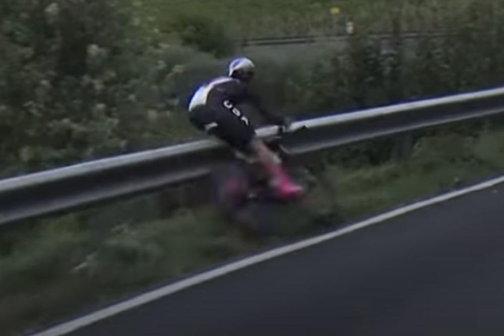 HOROR NA TRCI! Svetska šampionka preletela preko bankine u provaliju! Ovo je jezivo!