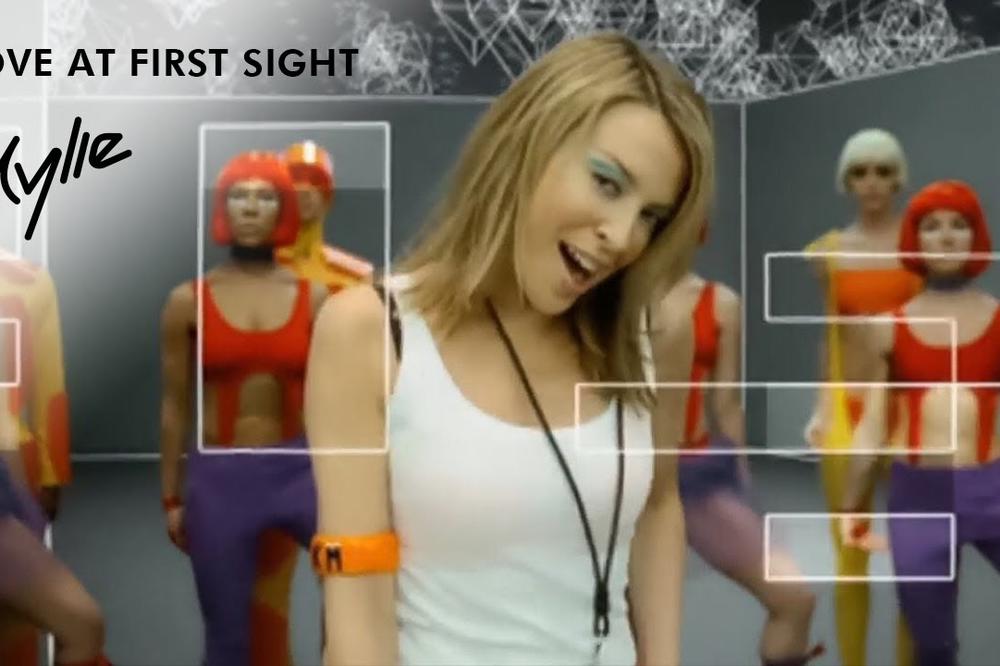 DEJVID BOUVI, KAJLI MINOG, THE KNIFE, BIJONS, LANA DEL REJ... 8 SPOTOVA Johana Renka, režisera serije ČERNOBIL