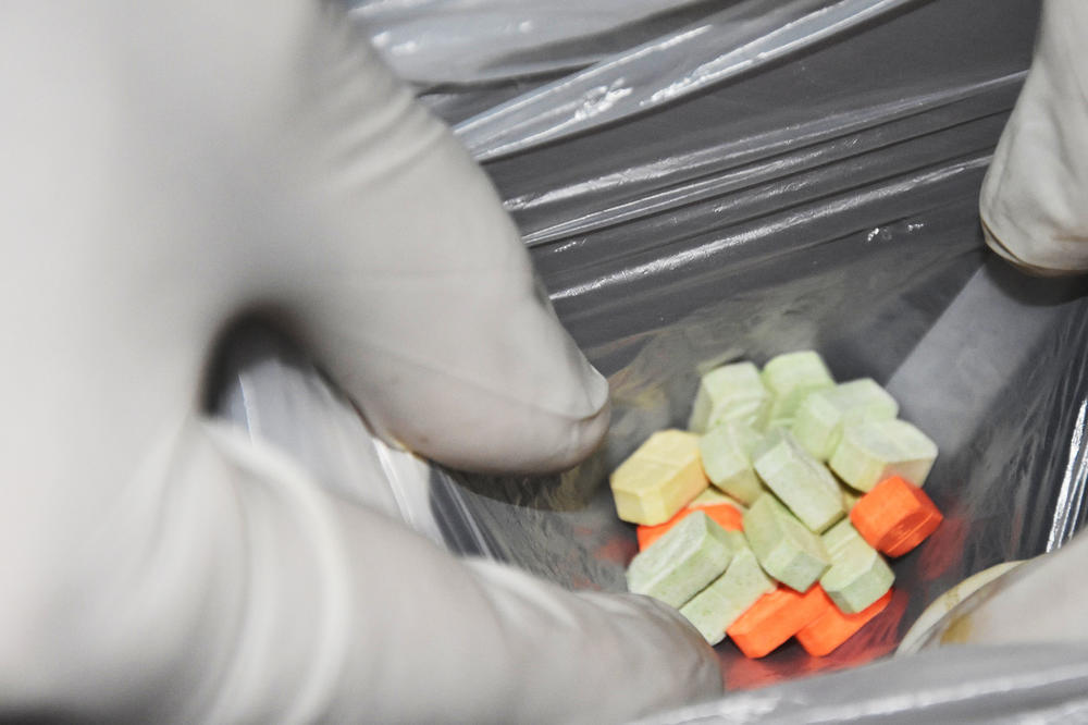 KRIJUMČARILI EKSTAZI U OBLIKU ČOKOLADNIH ZEKA: Carinici se šokirali nesvakidašnjim plenom