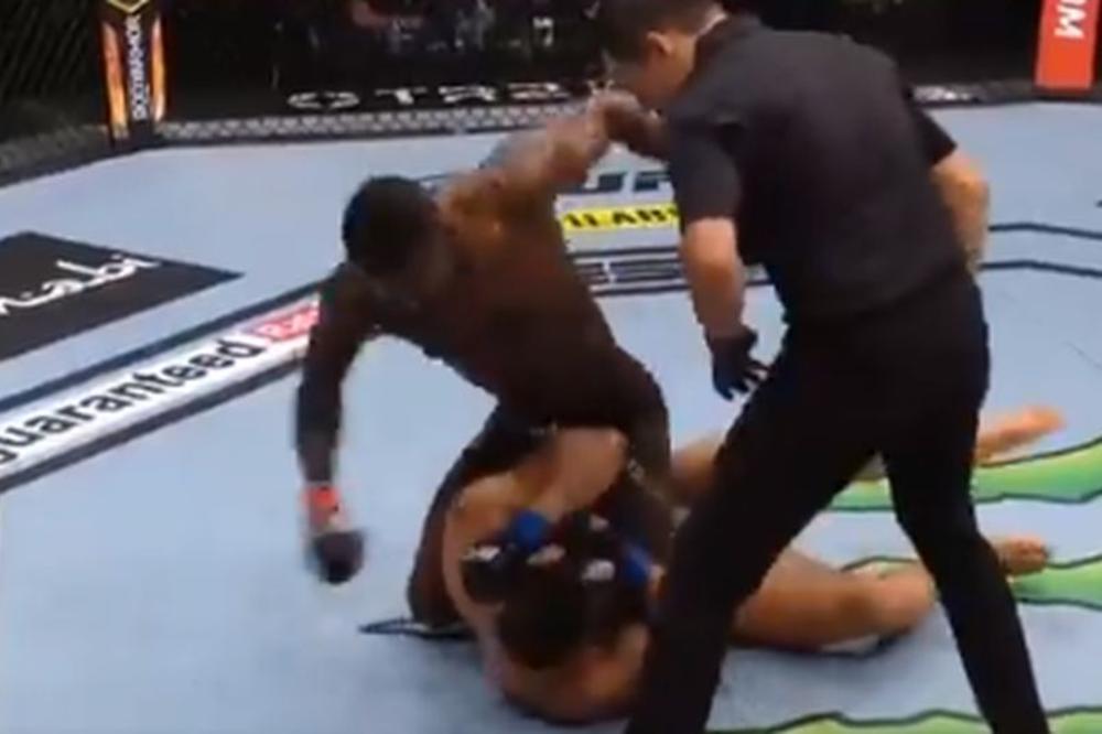 ADESANJA JE I DALJE NEPOBEDIVI UFC ŠAMPION: Odvalio je Koštu od batina!