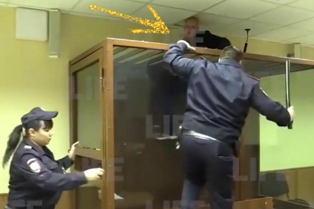 NAJLUĐE BEKSTVO IZ ZATVORA! Ćuvala ga je gomila policajaca a onda je zatvorenik uradio ovo! (VIDEO)