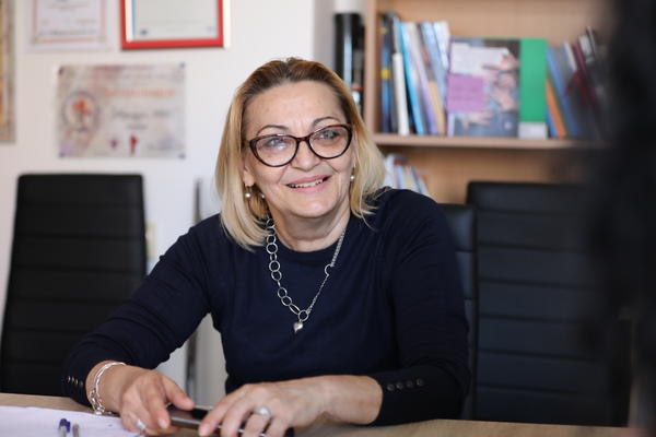 ANA JE ROMSKA HEROINA IZ NIŠA! Bori se za žene koje TRPE NASILJE, i sama je rekla STOP DISKRIMINACIJI