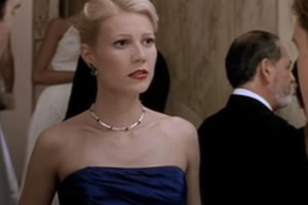 GVINET PALTROU SE SLIKALA GOLA U DVORIŠTU ZA 48.ROĐENDAN! Ćerka se postidela pa joj OVO napisala! (FOTO)