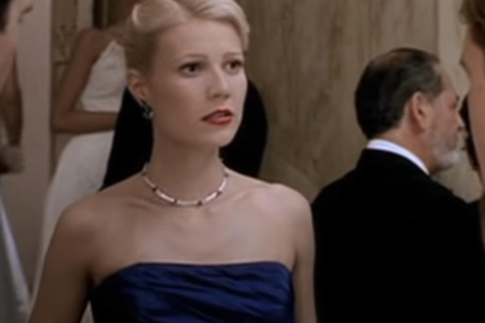 GVINET PALTROU SE SLIKALA GOLA U DVORIŠTU ZA 48.ROĐENDAN! Ćerka se postidela pa joj OVO napisala! (FOTO)