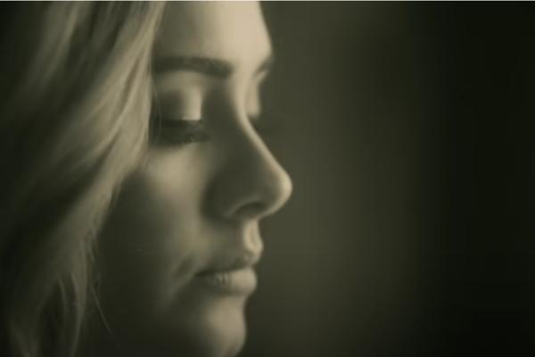 ADEL NAŠLA NOVOG MACANA! Ne biste pretpostavili o kome je reč! ŠOKIRALA fanove!