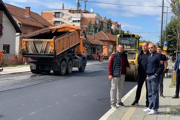 SAD JE MILINA VOZITI OVUDA: Najprometnija ulica u Lazarevcu dobila novi izgled! (FOTO)