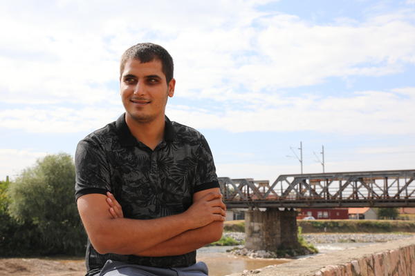 IVA JE ROĐEN U MAHALI, NIKADA JOJ NE DA DA UTIHNE! Svira saksofon i STUDIRA, mnogo znači to što RADI ZA SVOJ NAROD