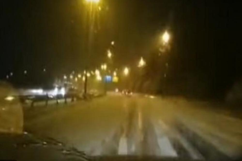 ZABELELI SE DALMATINSKI PUTEVI: Snažna oluja zahvatila Split, led debeo nekoliko centimetara (VIDEO)