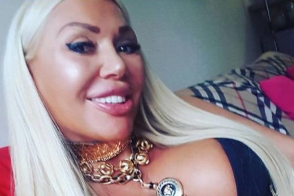 BIVŠA INSPEKTORKA PRODAJE INTIMU NA SAJTU ZA ODRASLE! Fetišari otkidaju na 1 DEO NJENOG TELA - pojavio se i SNIMAK