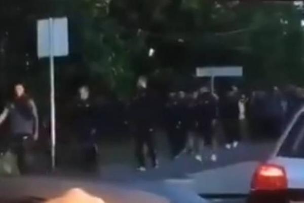 MOMCI, AJTE VI POLAKO PEŠICE KUĆI! Gazda kluba zbog poraza naterao igrače da se peške vraćaju kući 5 kilometara!