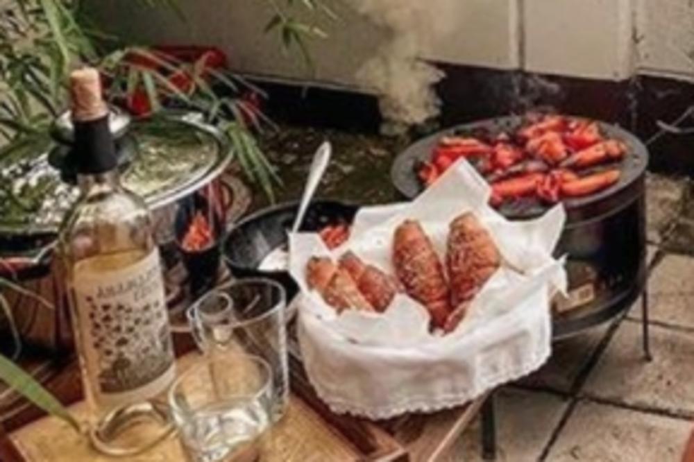 ŽIVI U VILI SA BAZENOM, ALI U DVORIŠTU PEČE PAPRIKE! Pogledajte kakva je Seka domaćica, neviđene REAKCIJE (FOTO)