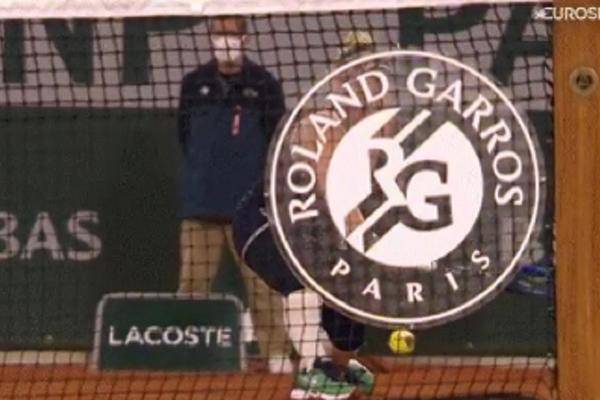 SRPKINJA OPLJAČKANA NA ROLAN GAROSU! Ceo svet je gledao ovu sramotu - I BESAN JE! (VIDEO)