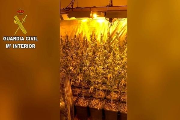 NARKO-MAMA NA SASTANKE S BOSOVIMA IŠLA S BEBOM! Policija otkrila stravične detalje o uhapšenoj Srpkinji!