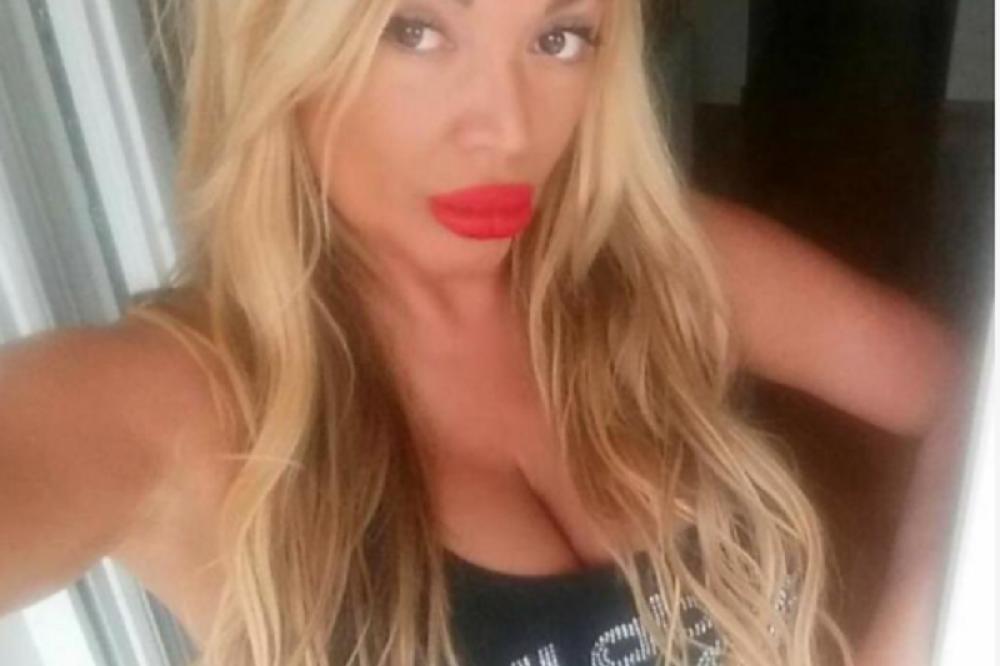 PO PRVI PUT SE OGLASIO SIN INSPEKTORKE LILI PA IZNEO SVE: Moja majka je OBRAZOVANA ŽENA koja voli da se SLIKA!