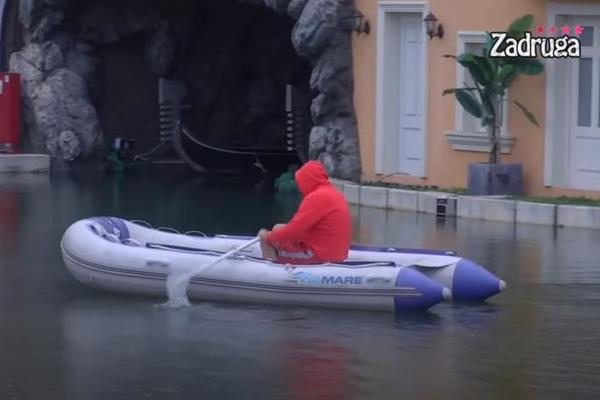 FILIP CAR ORGANIZOVAO FILMSKO BEKSTVO IZ ZATVORA: Bežao ČAMCEM, obezbeđenje ZINULO od čuda! (VIDEO)