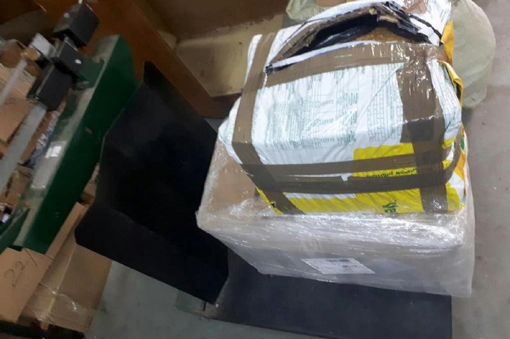 CARINICI KOD NIŠA ZAUSTAVILI KAMION KURIRSKE SLUŽBE: Sve su pretrkeljisali, IMALI SU I ŠTA DA VIDE