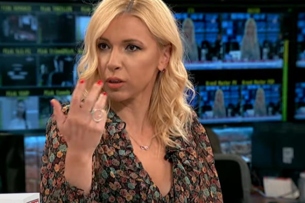 DOK JE IRINA VUKOTIĆ SEDELA PRED KAMERAMA, ŠLIC JOJ OTIŠAO DO PUPKA! Svima se pogled odmah spustio na njenu suknju