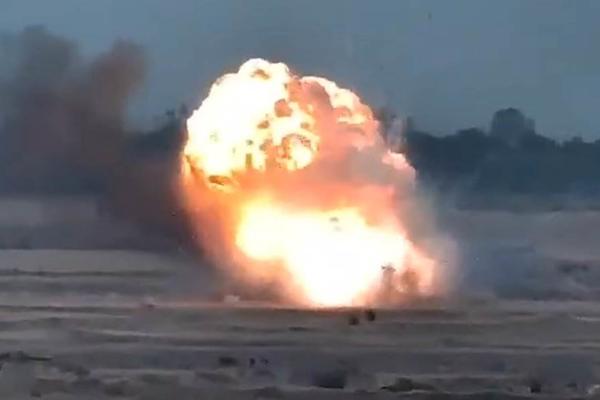BRUTALNI SNIMCI SA RATIŠTA: Jermenija objavila video kako artiljerijom uništava vojnu tehniku Azerbejdžana!