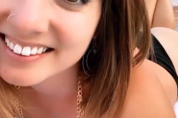 NEKADAŠNJA SVEŠTENICA NAPUSTILA CRKVU DA BI POSTALA STRIPTIZETA: Sada prodaje GOLE slike sa SVOJIH 3. DECE