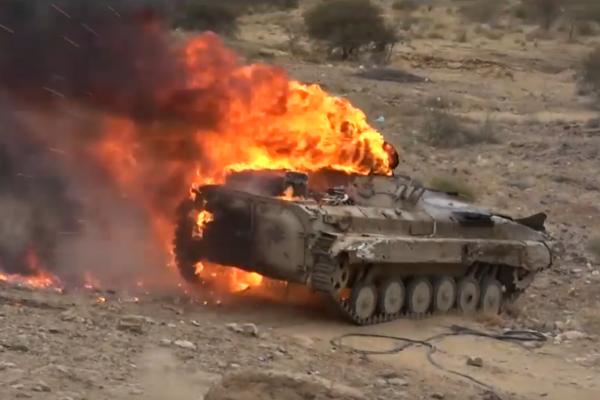 ROBOT ISPALIO RAKETE, ŠTA SE OVO DEŠAVA? Amerikanci pogodili ruski tenk T-72!