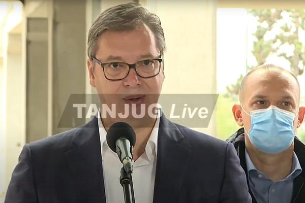 VUČIĆ I LONČAR U OBILASKU NOVE KOVID BOLNICE: Ulaže se u nove projekte, radovi moraju da se ubrzaju