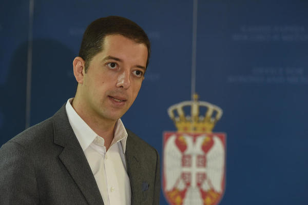 SAD NAS VIDE KAO LIDERA REGIONA u borbi sa korona virusom, izjavio je Marko Đurić
