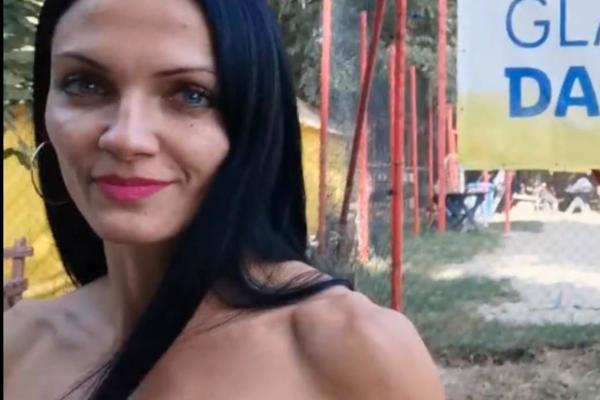 LILI JE GOLA SRPKINJA KOJA KUPUJE LUBENICU NA PANČEVAKOM PUTU: Pravo ime joj je TANJA, voli da pokazuje svoje TELO