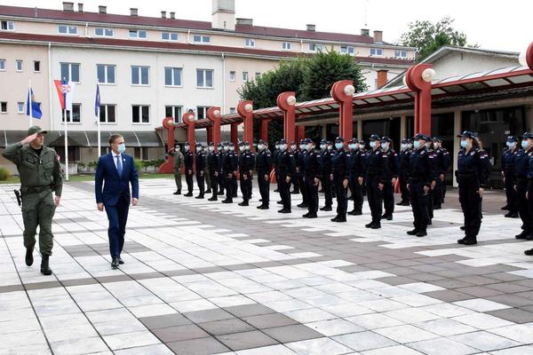 STEFANOVIĆ NA PRIJEMU NOVE GENERACIJE STUDENATA: Vi ste ljudi koji treba da štite Srbiju (FOTO)