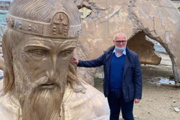 STIGLI POSLEDNJI DELOVI SPOMENIKA STEFANU NEMANJI: Težak je 72 tone, urađeni i šipovi kao za zgradu od 7 spratova