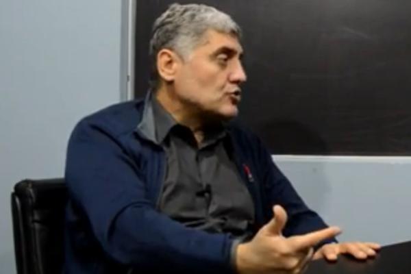 MIROLJUB PETROVIĆ PRS'O KAO LAJSNA: Ima 3 teorije o POSTOJANJU BOGA, u jedan fišek ZBRLJAO ŠTA JE MOGAO