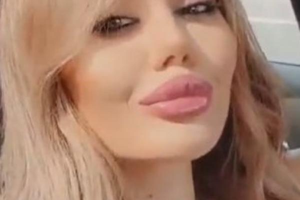 MAJKA ANE KORAĆ NE LIČI NA SEBE! Da li se cela IZOPERISALA ili joj je STARLETA pokazala MAGIJU FOTOŠOPA? HIT FOTKE!