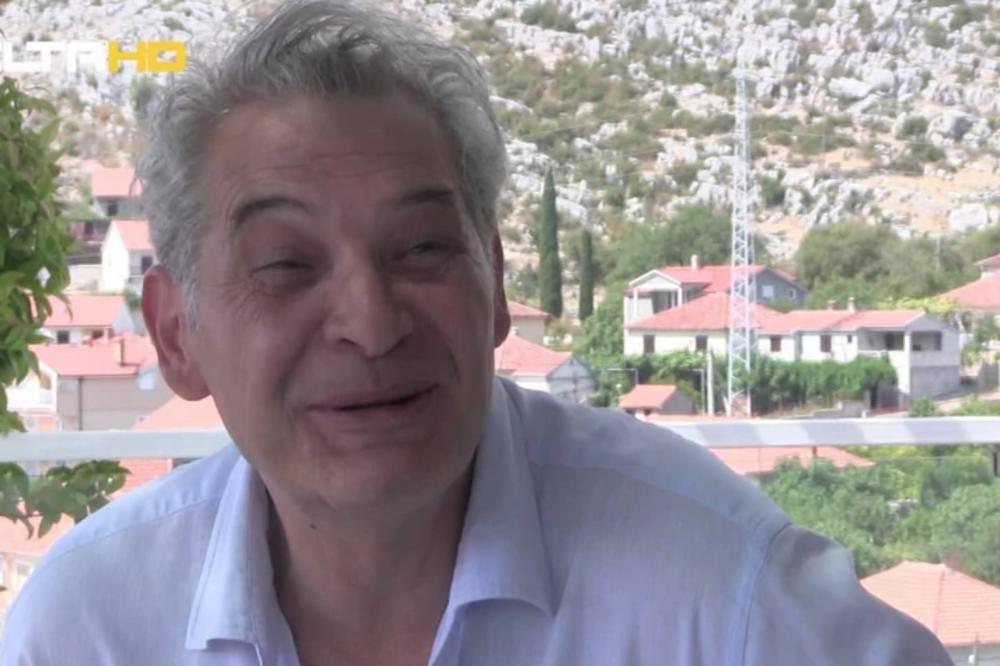 SRPSKI GLUMAC UPECAO 32 GODINE MLAĐU DEVOJKU, PA SE POHVALIO SA NJOM: Svi mu ZAVIDE zbog NJENOG TELA (FOTO)