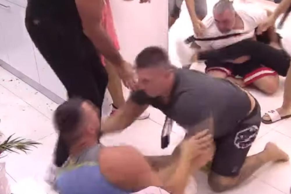 ZAŠTO SE DOGODILA TUČA IZMEĐU MIKIJA I TOMOVIĆA! Đuričić tvrdi da su CRKVE NEPOTREBNE, Vladimir mu bio sa verenicom