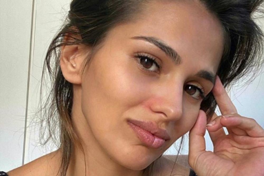 ŽENA FUDBALERA TRPI UŽASNU TORTURU NA INTERNETU: Poruke koje dobija su jezive, pominju joj čak i decu! Ovo je horor