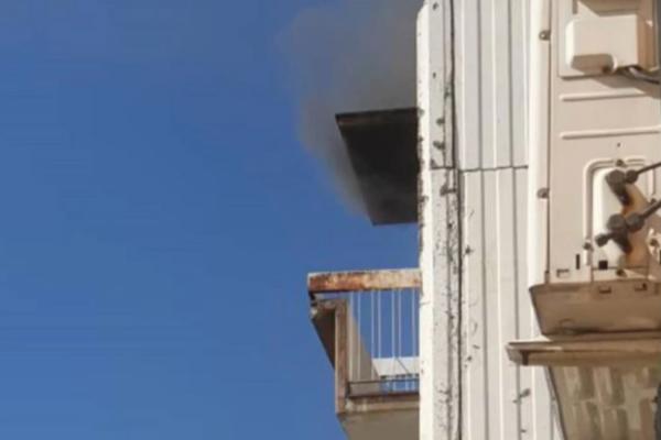 BUKNUO POŽAR NA DORĆOLU! Vatra buknula u KUHINJI stana, kulja na 7. spratu!