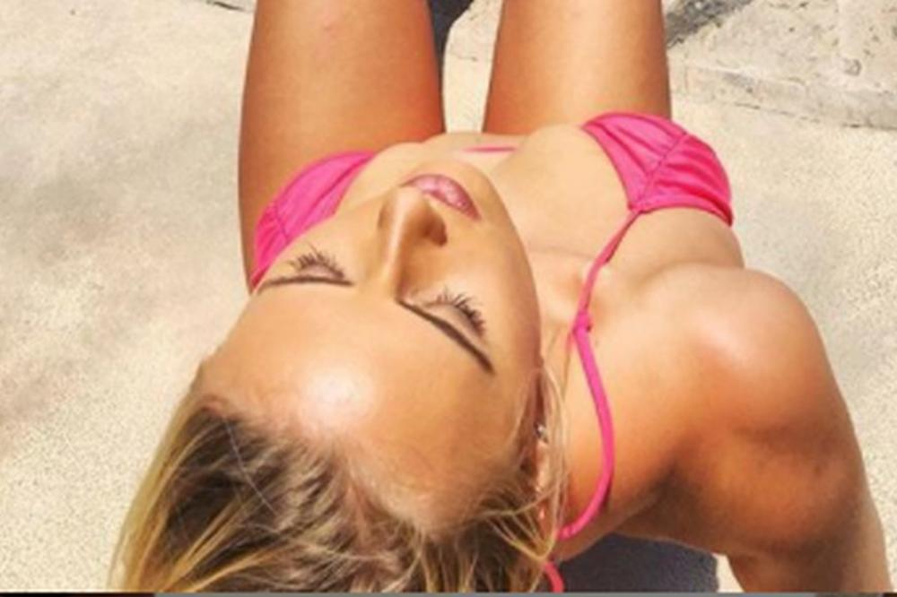 SKIDA SE ZA PARE: Sportistkinja naplaćuje svoje gole slike! I sestru uvela u biznis! A sad je progovorila o hororu!