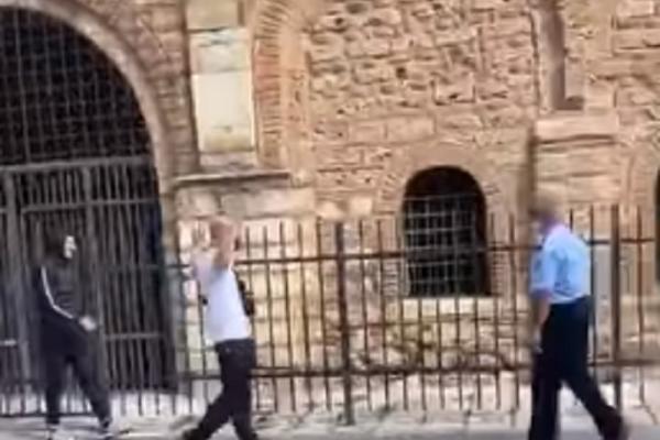 NOVI INCIDENT NA KOSOVU, OVO JE SKANDAL: Albanski navijači provocirali sprske pored Bogorodice ljeviške (VIDEO)