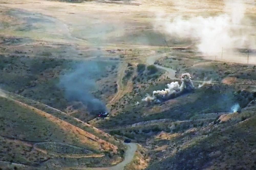 GRANATE PADAJU, OPŠTA BEŽANIJA! Azerbejdžanska vojska se povlači, ovo je haos! (UZNEMIRUJUĆI VIDEO)