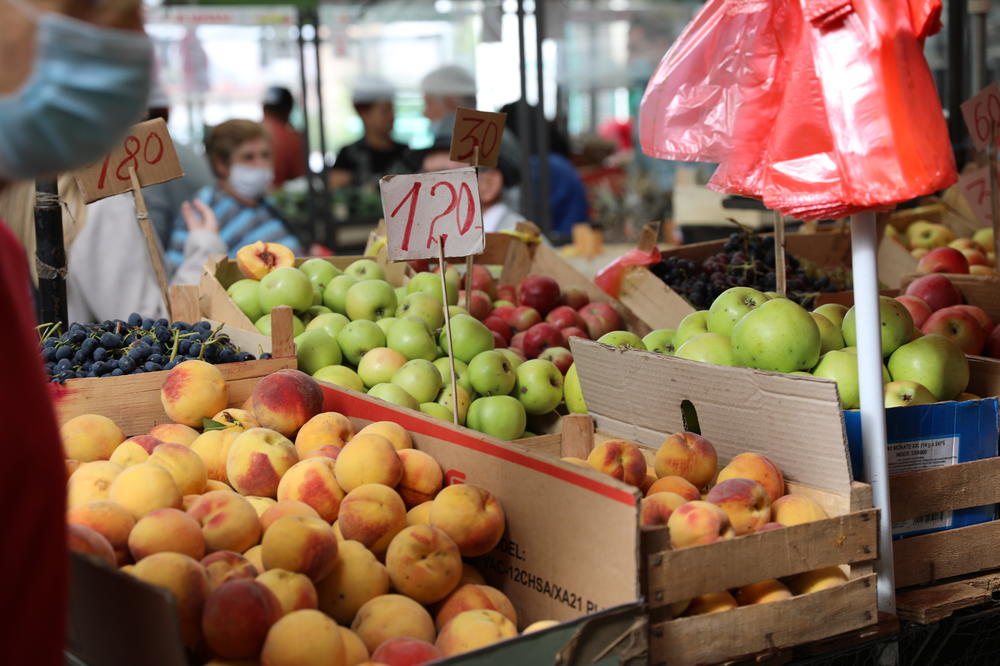 VOĆE I POVRĆE KOJE JE NAJOTROVNIJE, A SVAKODNEVNO GA KUPUJEMO: Veliki oprez sa ovim NAMIRNICAMA! (FOTO)