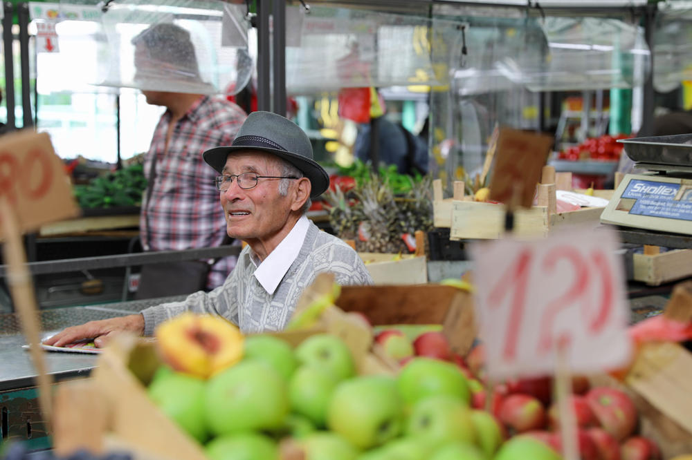 POZNATA NUTRICIONISTKINJA GOVORI KADA BI TREBALO DA JEDETE ODREĐENU HRANU: Jabuke i pomoranže nisu dobre uveče