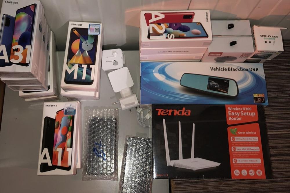 VOZAČ IZ NOVOG PAZARA POKRIO JE SKRIVENI TOVAR JAKNOM: Stvarno je mislio da će proći, ali je NAGRABUSIO