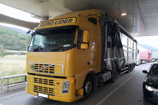 AGONIJA! SRBI ZAROBLJENI DALEKO OD NAŠE ZEMLJE: Ovo je totalni haos! NIJE IM DOBRO!