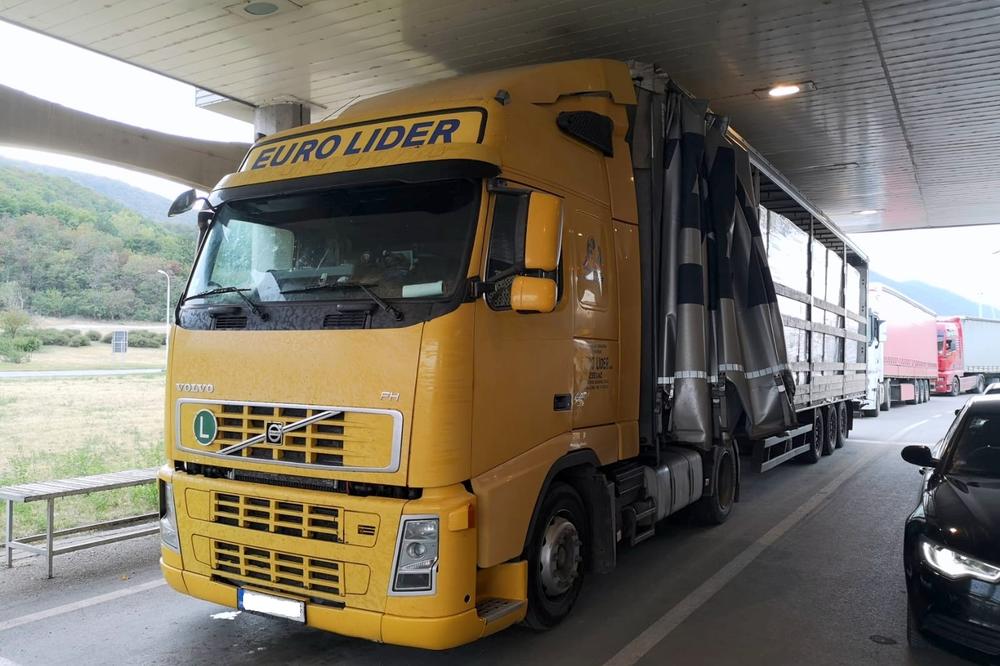 AGONIJA! SRBI ZAROBLJENI DALEKO OD NAŠE ZEMLJE: Ovo je totalni haos! NIJE IM DOBRO!