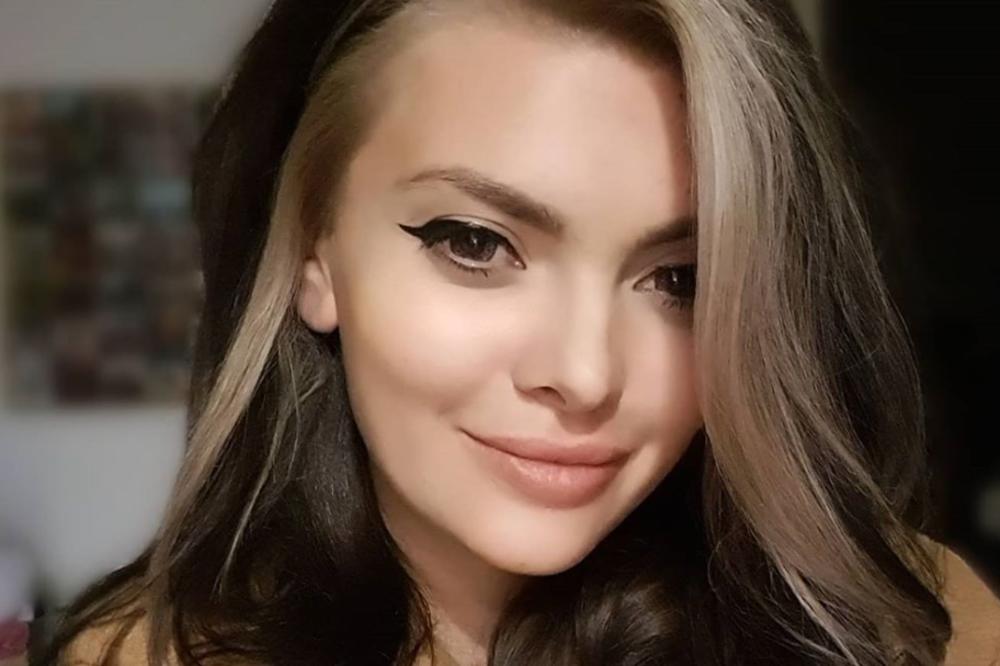 ĆERKA DINA DVORNIKA POTPUNO GOLA! Sela u KADU, pa sipala kupku po SEBI al svi gledali KAKVA SU JOJ LEĐA! (FOTO)