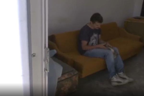 NAJPOTRESNIJA PRIČA U SRBIJI: Ivanu je stan izgoreo u JANUARU, a i danas živi u njemu... PRIBLIŽAVA SE ZIMA!