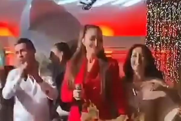 SVI SU BRUJALI O TOME ŠTA CECA RADI SA BAKŠIŠOM! Sad isplivao snimak koji OTKRIVA pravu istinu! (VIDEO)