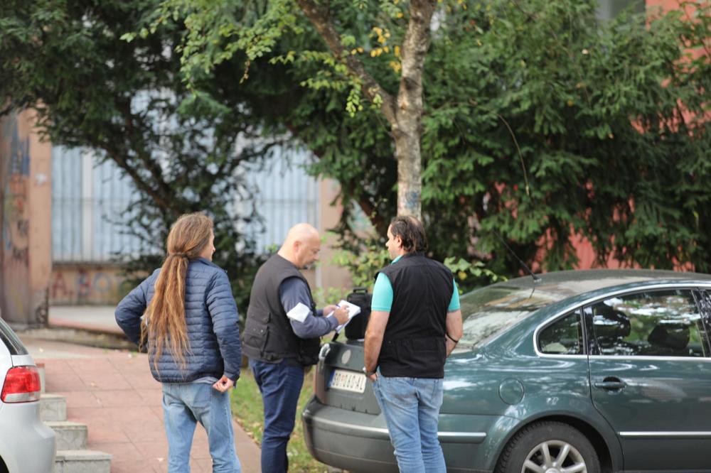 POLICIJA VEĆ POSTAVLJENA SVUDA KAKO BI REGULISALI KRETANJE: Zabranja kretanja VIKENDOM stupila na snagu!