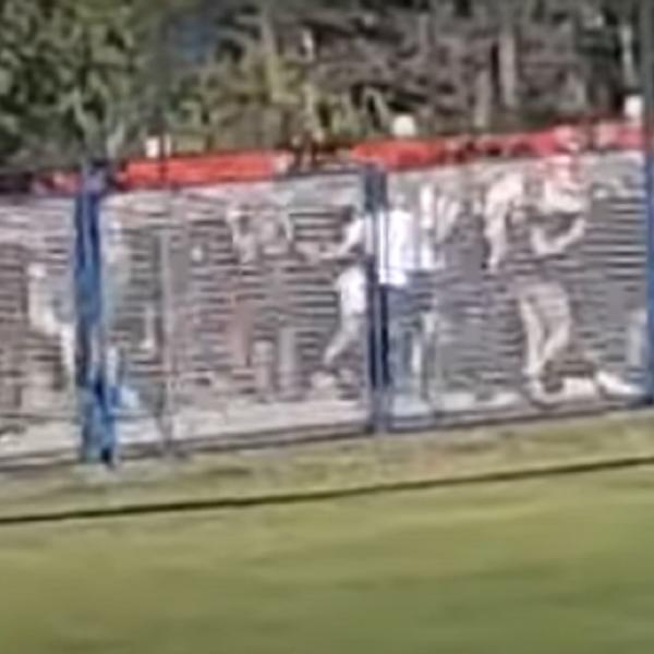 DIVLJANJE! HULIGANSKI PIR U HRVATSKOJ: Torcida se nemilosrdno nabadala i gazila sa policijom! (VIDEO)