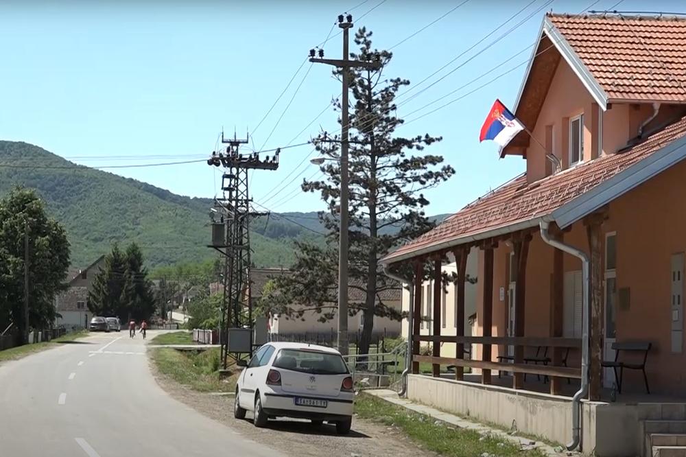 SVAKOG JUTRA RADOVAN JE VOZIO UNUKU NA BICIKLI: Sad je pao i poginuo, SVI SU U ŠOKU